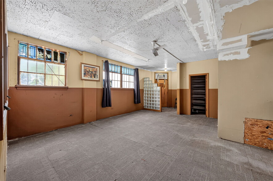More Photos Of 7828 S Claremont Ave, Chicago Warehouse For Sale