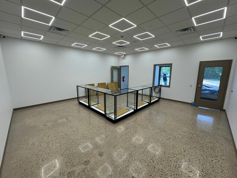 More Photos Of 600 Plymouth Ave NE, Grand Rapids Bank For Lease