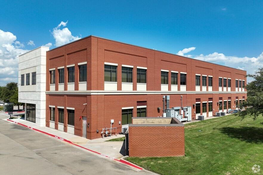 More Photos Of 1601 W Hebron Pky, Carrollton Medical For Lease