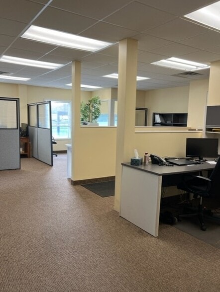 More Photos Of 4600 Crossroads Park Dr, Liverpool Warehouse For Lease