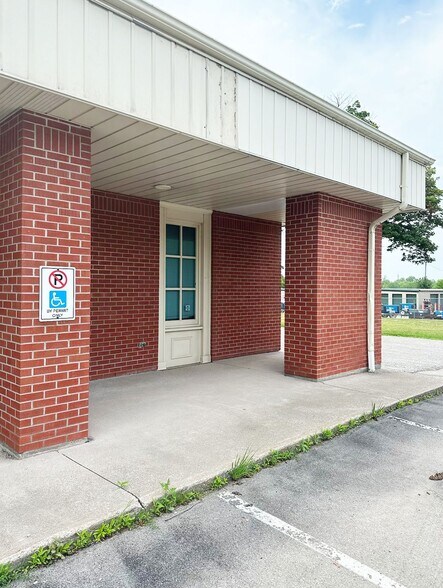 Primary Photo Of 258 Killaly St W, Port Colborne Storefront For Lease