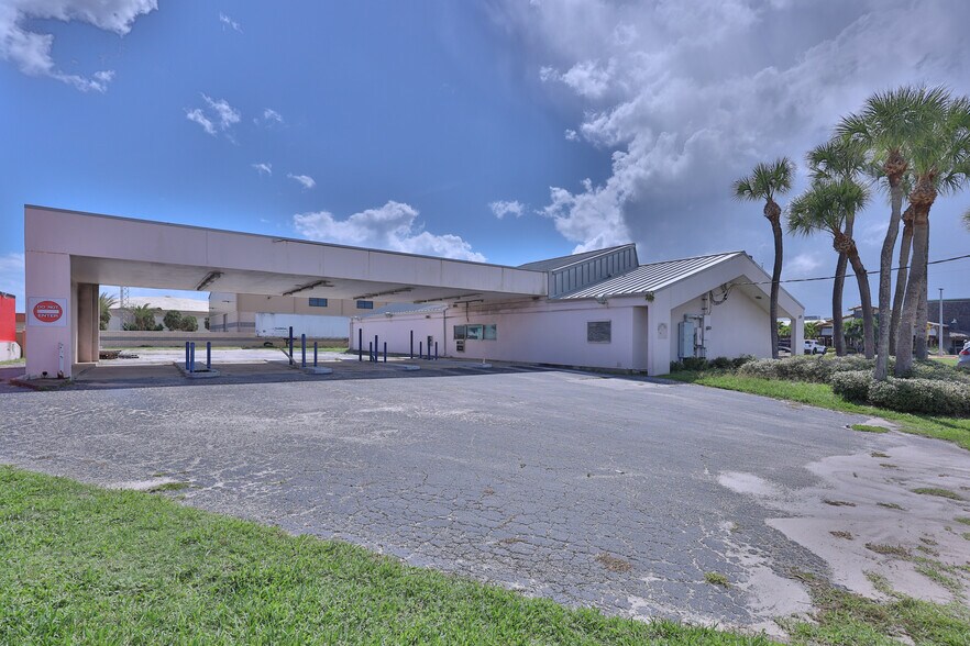 More Photos Of 320 W Cocoa Beach Cswy, Cocoa Beach Storefront Retail Office For Sale