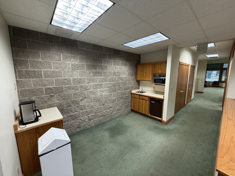 More Photos Of 126 S Knowles Ave, New Richmond Office For Lease