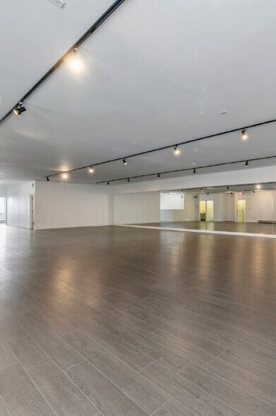 More Photos Of 5526 Dorset St, Burnaby Light Distribution For Sale