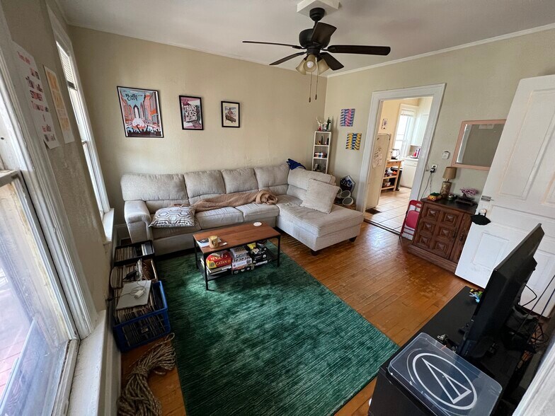 More Photos Of 2951 N Fratney St, Milwaukee Apartments For Sale