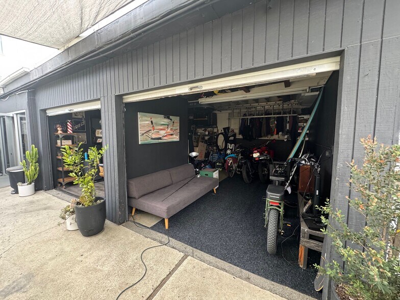 More Photos Of 939 Manhattan Beach Blvd, Manhattan Beach Freestanding For Sale