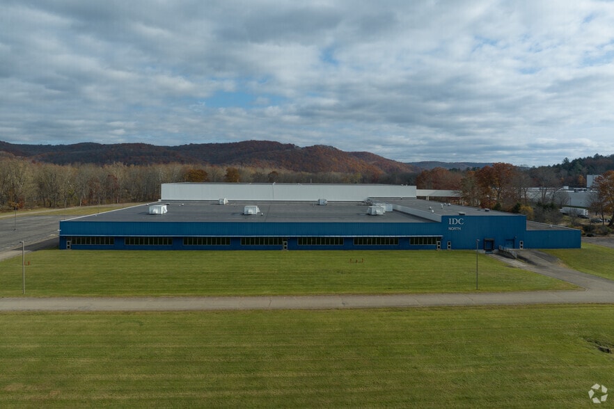 More Photos Of 200 Murray Dr, Warren Unknown For Lease