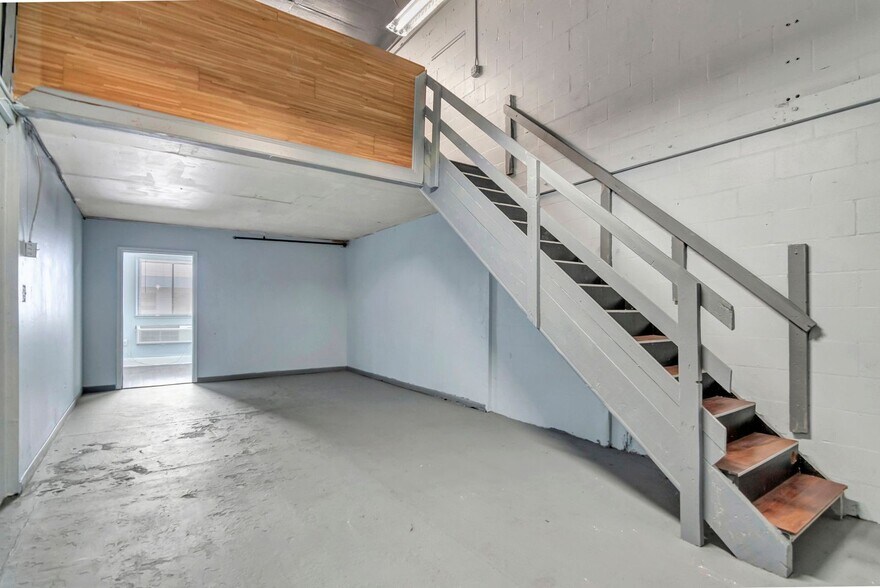 More Photos Of 8340 Ulmerton Rd, Largo Light Distribution For Lease