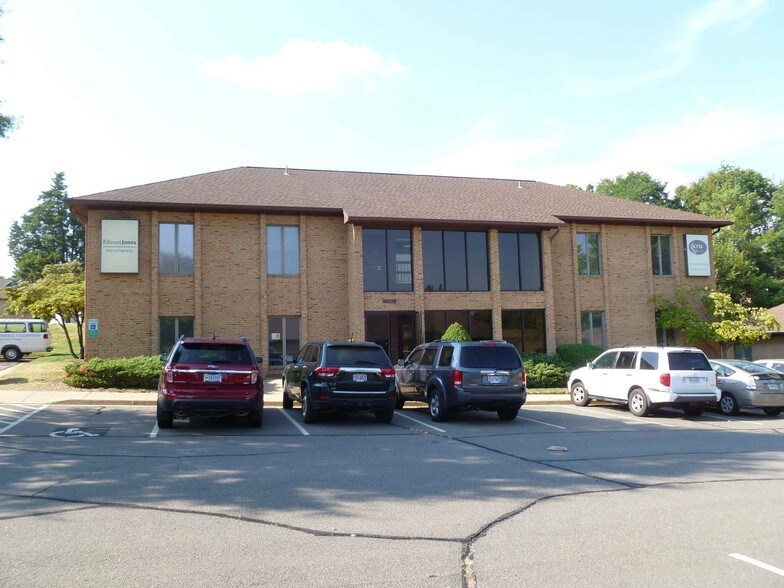 More Photos Of 10688 Crestwood Dr, Manassas Office For Lease
