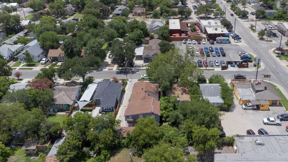 More Photos Of 827 W Rosewood Ave, San Antonio Apartments For Sale