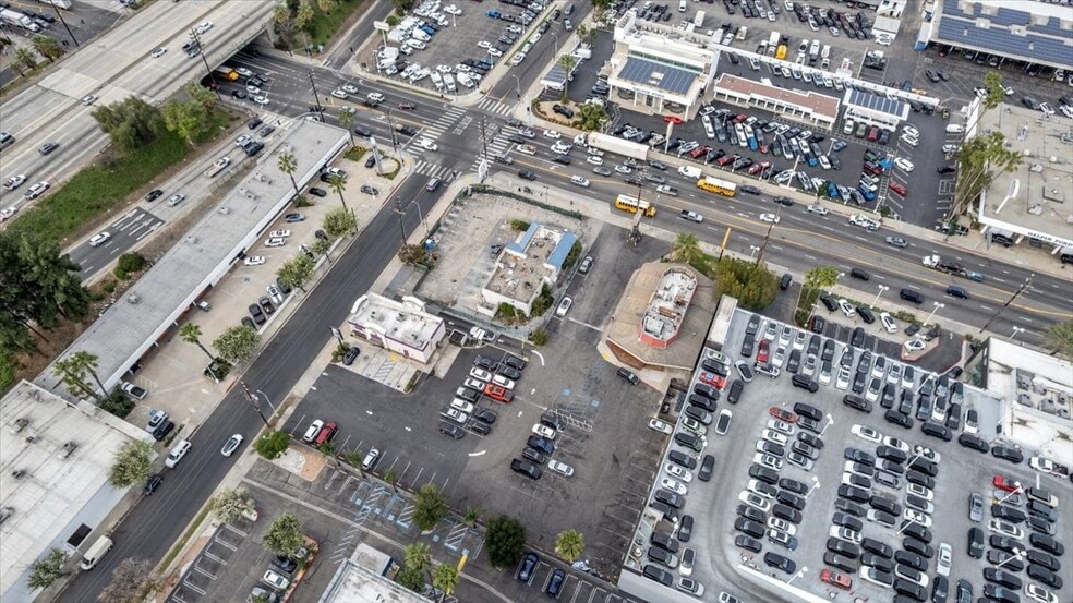 More Photos Of 15554 Roscoe Blvd, Van Nuys Fast Food For Lease