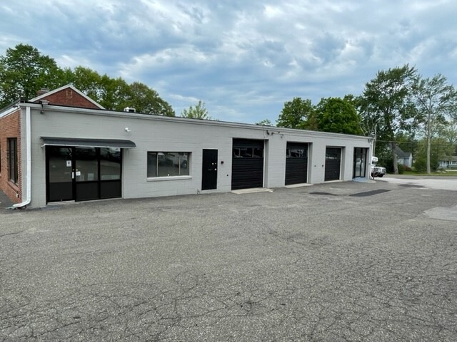 Primary Photo Of 957 E Main St, Torrington Auto Repair For Sale