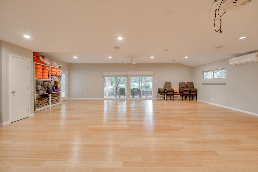 More Photos Of 13803 Ann Pl, Austin Office For Sale
