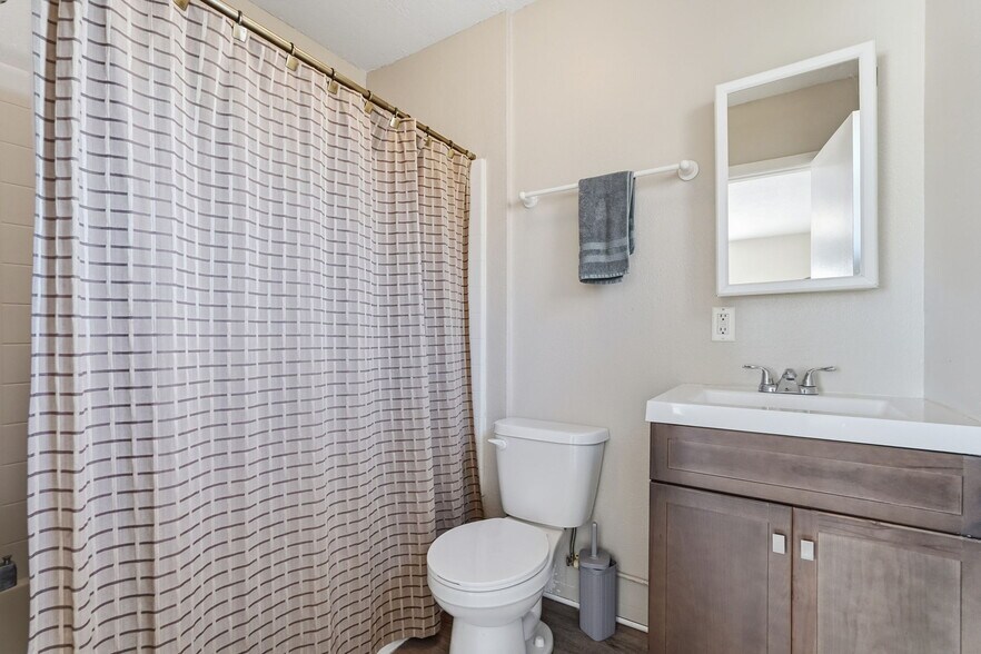 More Photos Of 500-510 Tarpon Ave E, Tarpon Springs Office For Sale