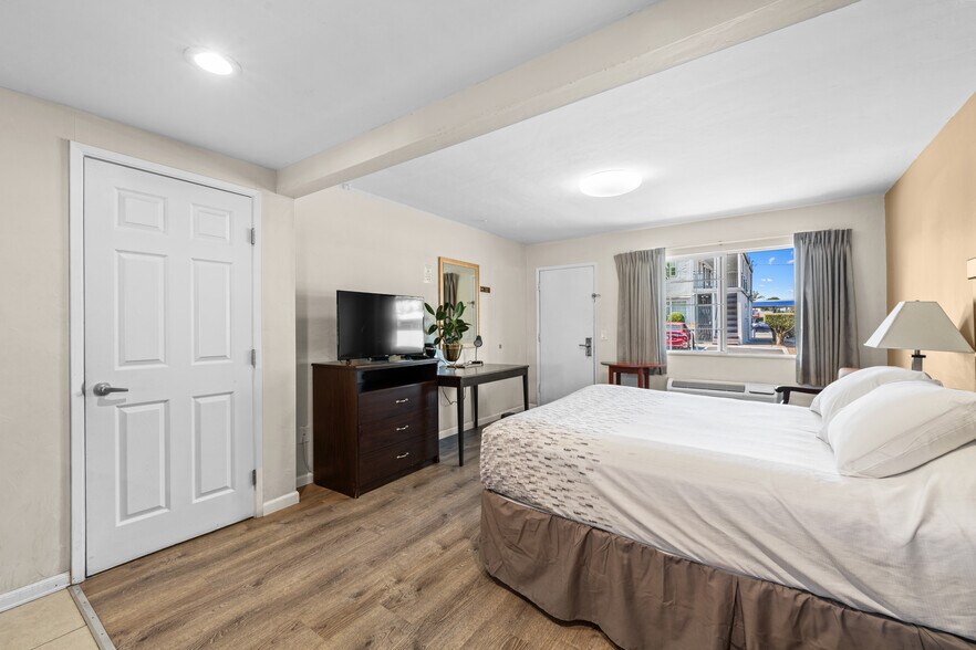 More Photos Of 1736 Santa Rosa Ave, Santa Rosa Hotel For Sale