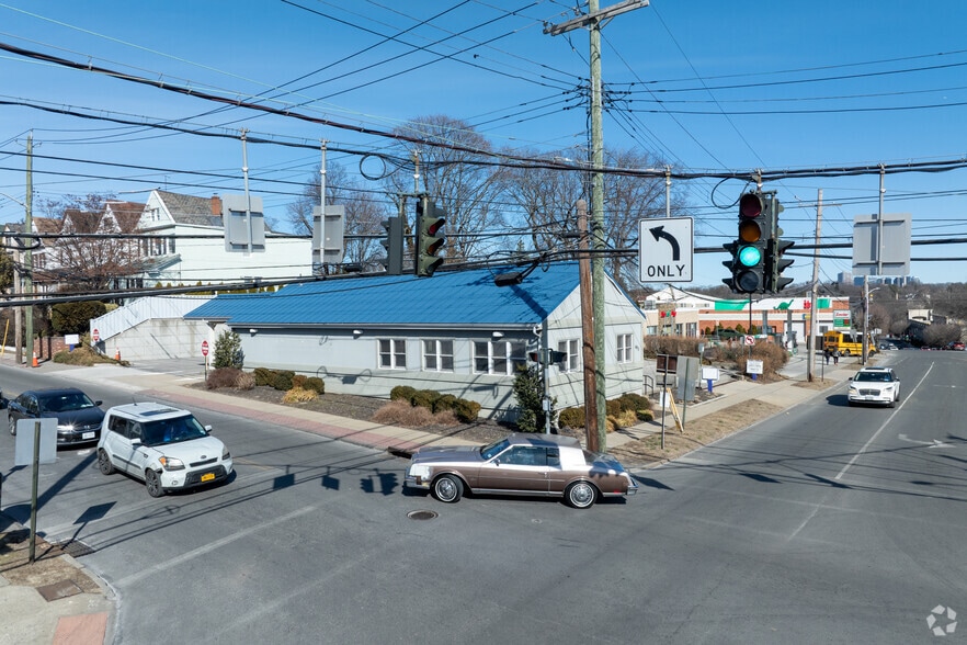 More Photos Of 403 E Sandford Blvd, Mount Vernon Bank For Lease