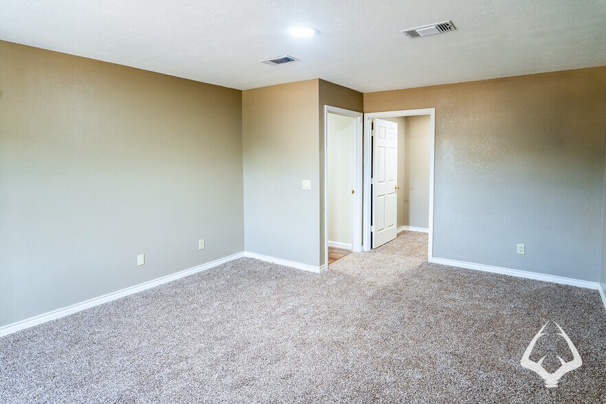 More Photos Of 205 N Wheeler Rd, Colmesneil Office For Sale