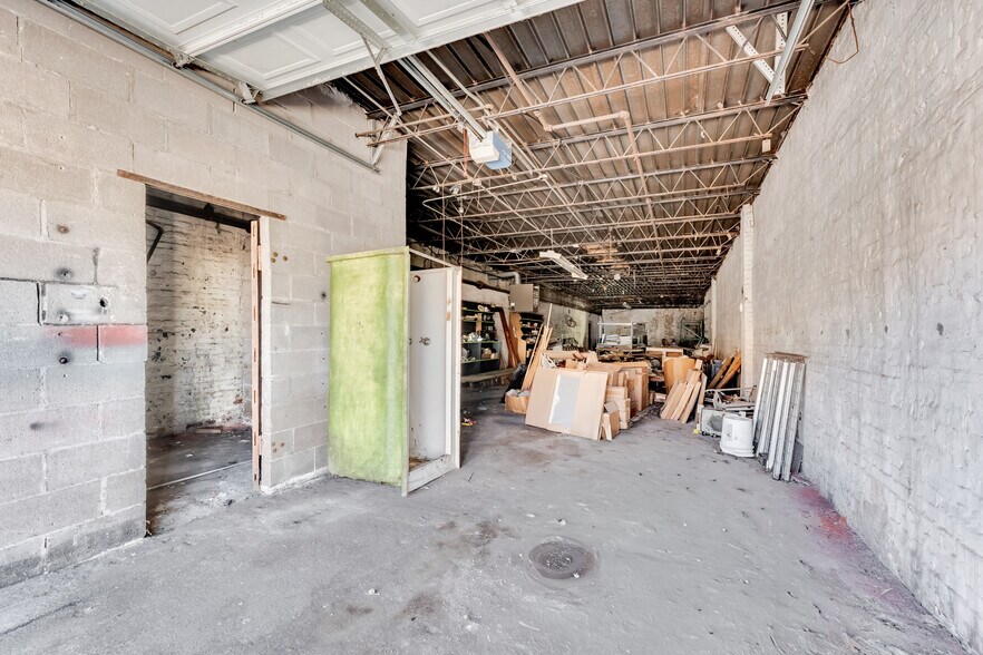 More Photos Of 504 W Commercial St, Springfield Storefront Retail Office For Sale