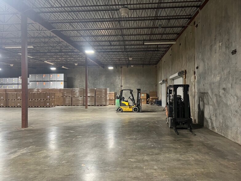 More Photos Of 866 River Rd, Valley Manufacturing For Sale