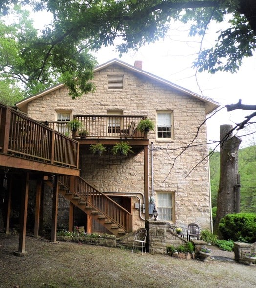 More Photos Of 75 Hillside Ave, Eureka Springs Hospitality For Sale