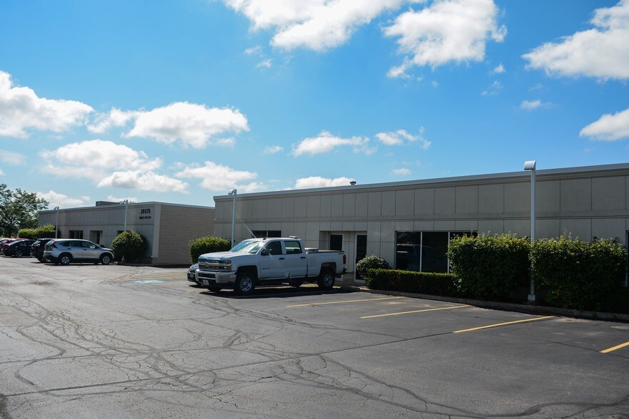 More Photos Of 26575 W Commerce Dr, Volo Light Distribution For Lease