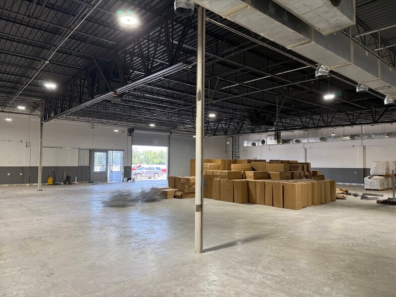 More Photos Of 2151 Manana Dr, Dallas Truck Terminal For Sale