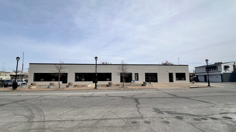 Primary Photo Of 5805-5809 Merriam Dr, Merriam Showroom For Lease