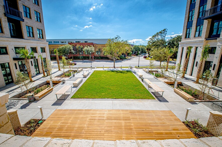 More Photos Of 838 Morrison Dr, Charleston Apartments For Lease