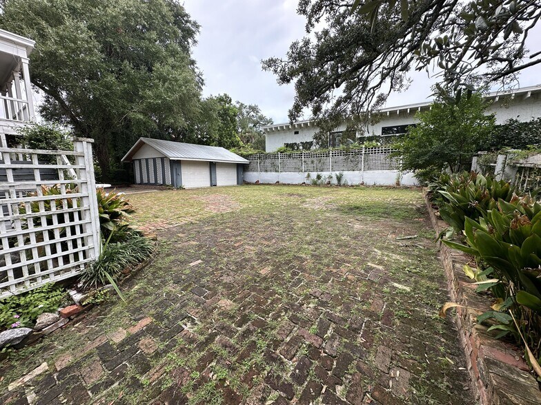 More Photos Of 16 W La Rua St, Pensacola Loft Creative Space For Sale