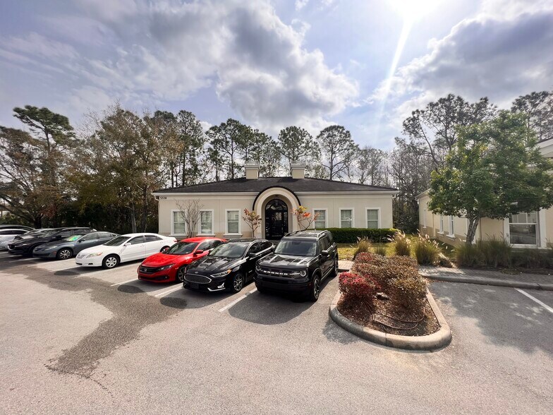 More Photos Of 5338 Primrose Lake Cir, Tampa Office For Sale