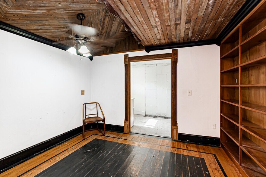 More Photos Of 1600 Government St, Baton Rouge Freestanding For Lease