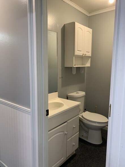 More Photos Of 105 Southeast Pky, Franklin Office For Sale