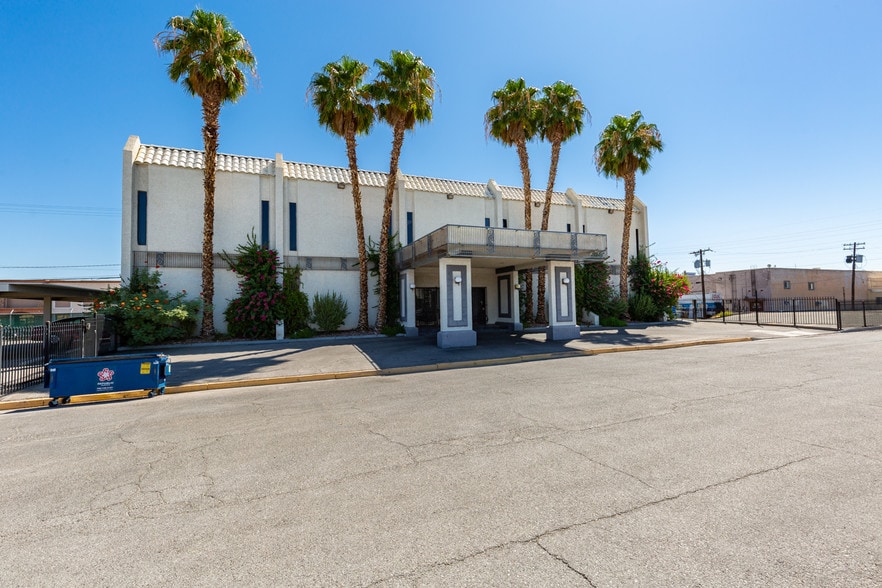 More Photos Of 844 E Sahara Ave, Las Vegas Loft Creative Space For Lease