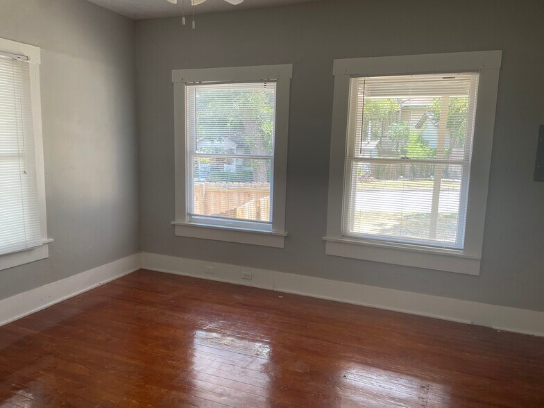 More Photos Of 105 Willim St, San Antonio Medical For Lease