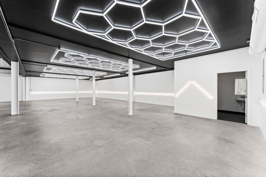 More Photos Of 32415 Tamina Rd, Magnolia Flex For Lease