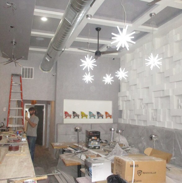 More Photos Of 221-223 E State St, Rockford Storefront Retail Residential For Lease
