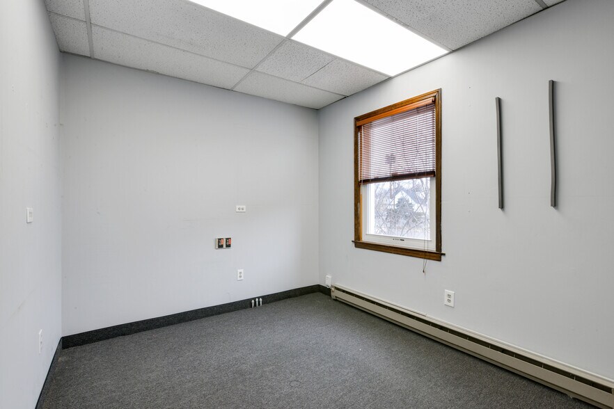 More Photos Of 127 Chestnut St, Roselle Park Storefront For Sale