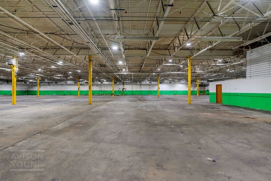 More Photos Of 300 S Main St, Mauldin Warehouse For Sale