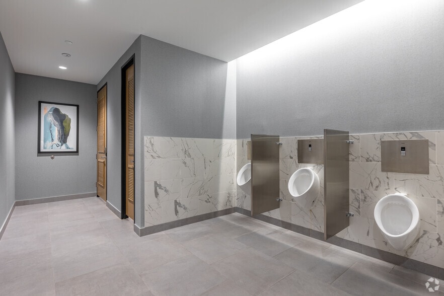 More Photos Of 801 Cherry St, Fort Worth Office For Lease