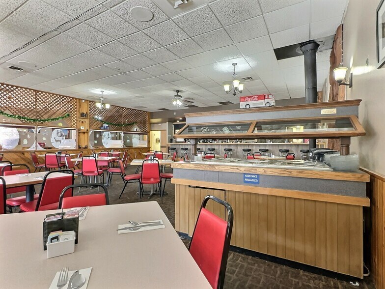 More Photos Of 203 E Cleveland St, Sundance Storefront Retail Office For Sale