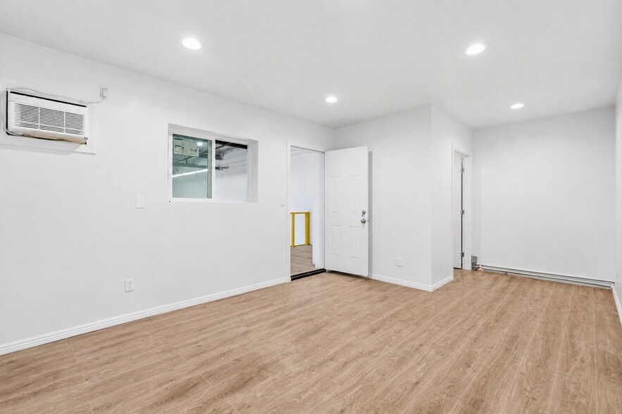 More Photos Of 7900-7990 San Fernando Rd, Sun Valley Warehouse For Lease