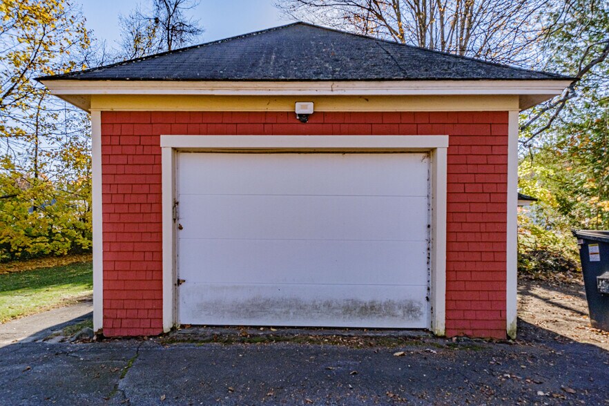 More Photos Of 257 South St, Biddeford Specialty For Sale