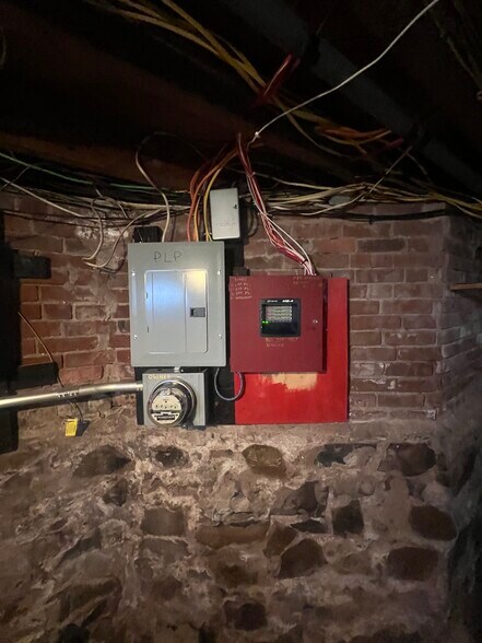 More Photos Of 164 Grove St, New Britain Apartments For Sale