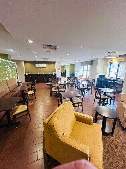 More Photos Of 4450 Rhea County Hwy, Dayton Hotel For Sale