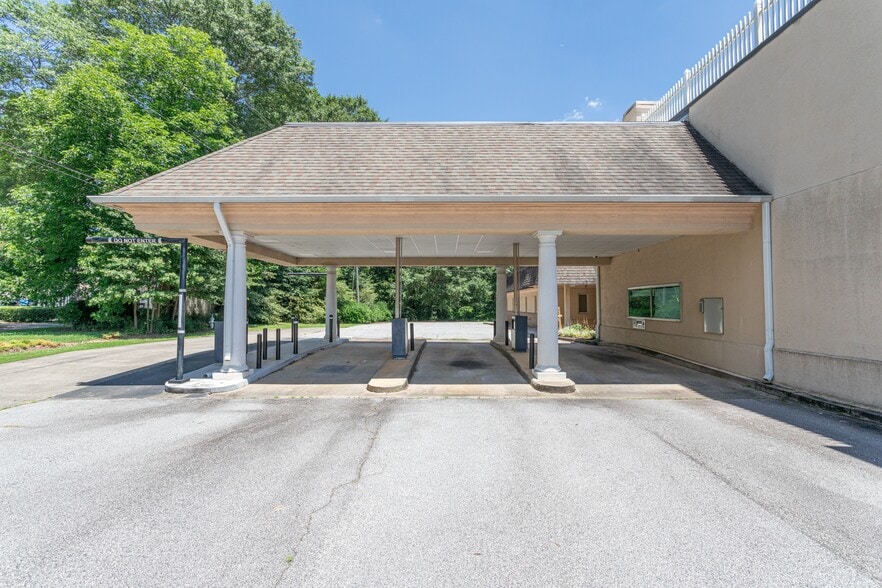 More Photos Of 675 N Jeff Davis Dr, Fayetteville Bank For Sale