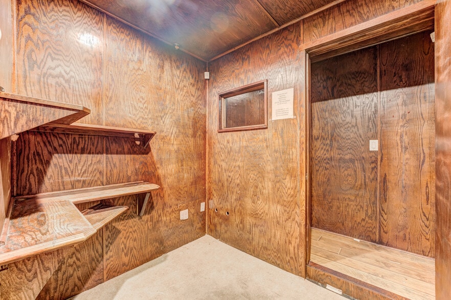 More Photos Of 324 Fm-1960 Rd, Houston General Retail For Sale