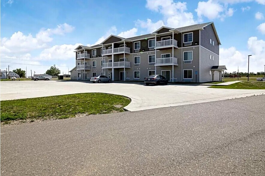 More Photos Of 138 Rodeo Dr, Killdeer Apartments For Sale