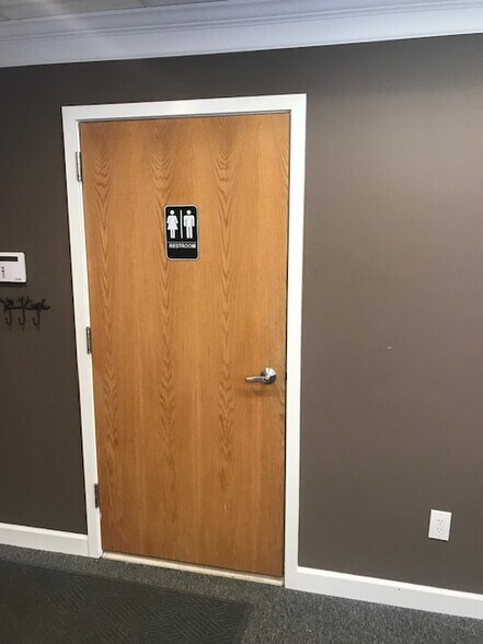 More Photos Of 1157 Fairport Rd, Fairport Medical For Lease