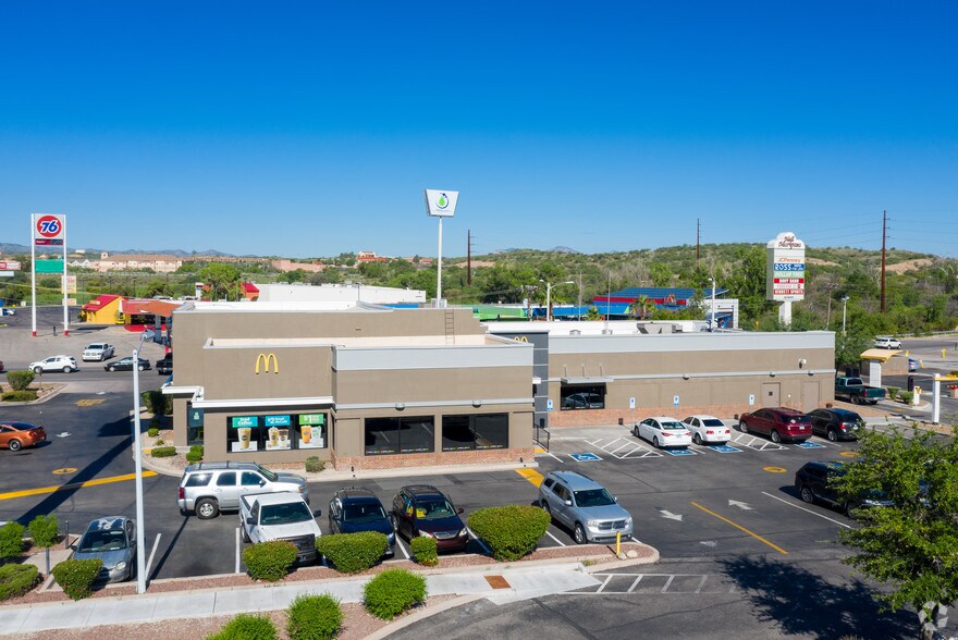 More Photos Of 254-300 W Mariposa Rd, Nogales Storefront For Lease