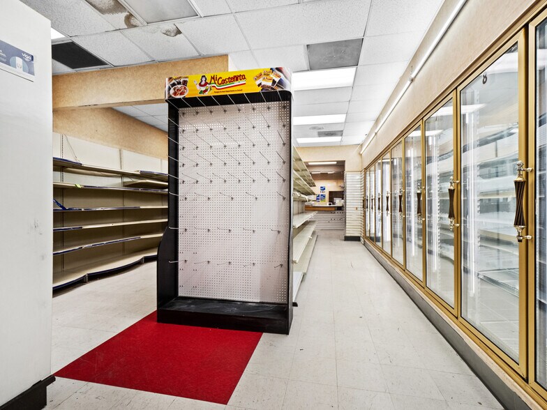 More Photos Of 2915 Calhoun, Fort Wayne Storefront For Sale